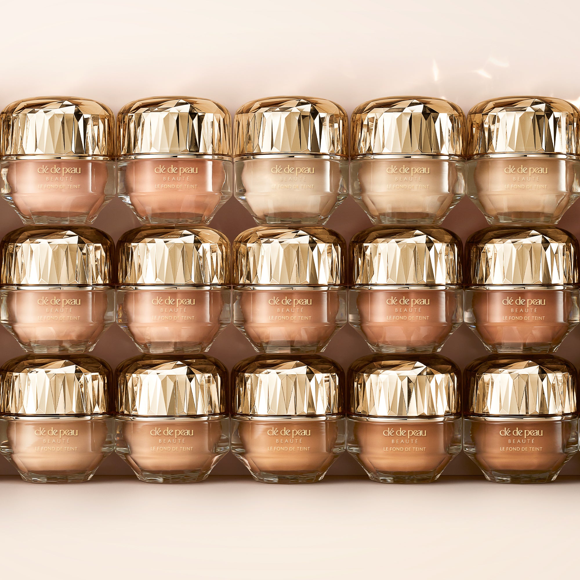 Cle de Peau The Foundation fondotinta Medium Ocher luminoso