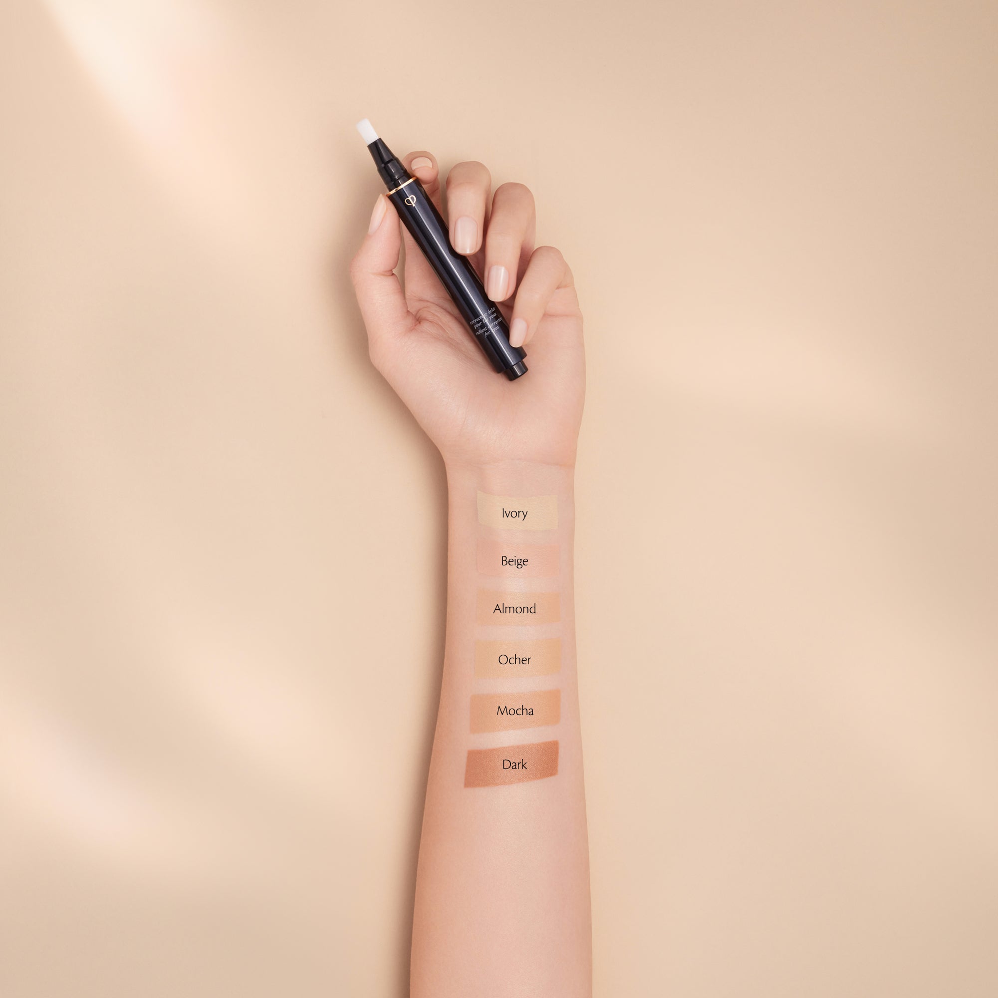 Clé de Peau Beauté Radiant Corrector Correttore Occhi Beige illuminante