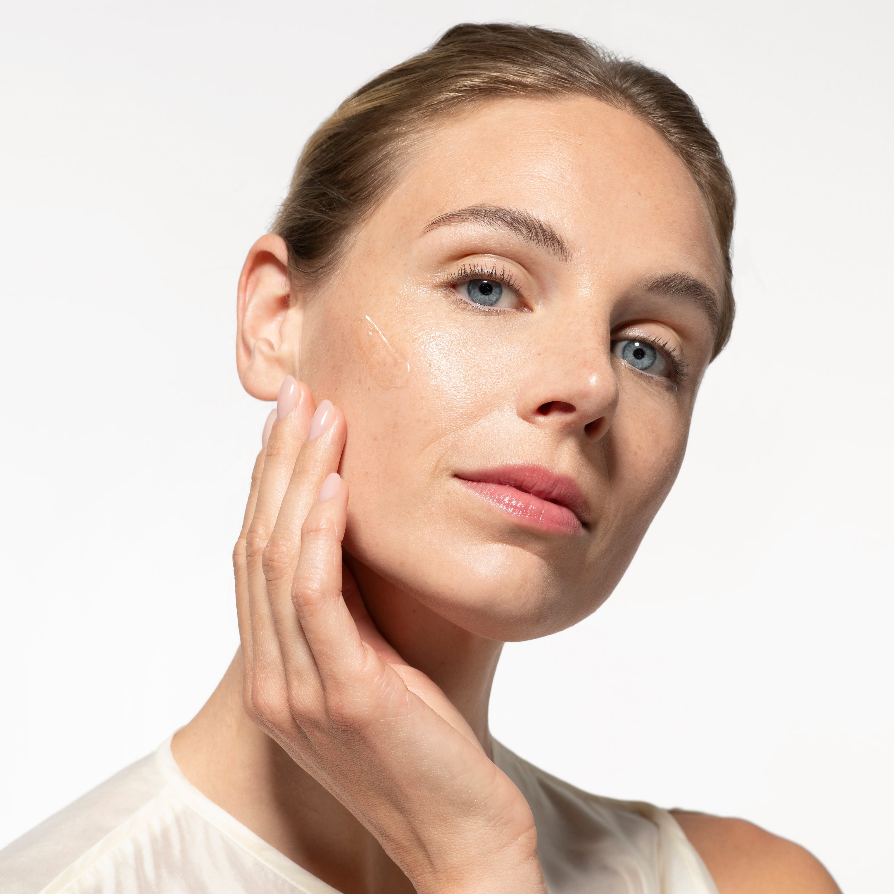 Cle de Peau The Serum siero viso illuminante pro-ageing